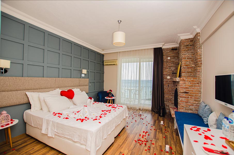 Elbis Hotel Altinoluk Balayı Odası Kazdağları denize sıfır