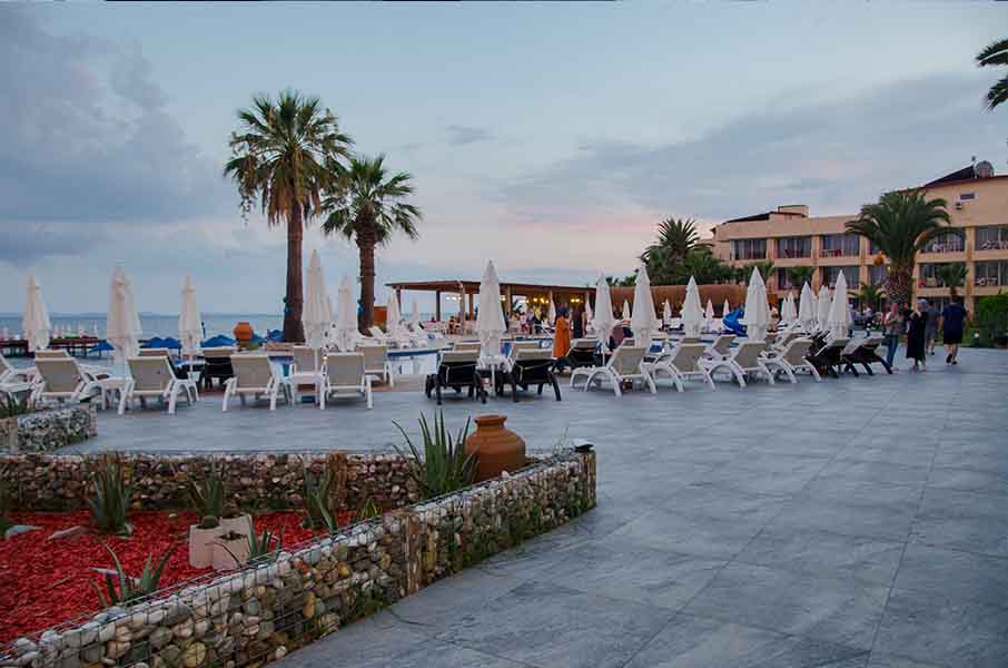 Elbis Hotel Altınoluk Balıkesir - Alkolsüz Aile Oteli - Havuz Cafe